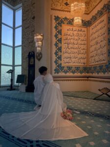 L’erreur qui détruit beaucoup de mariages avant même le mariage - Ecole islamique